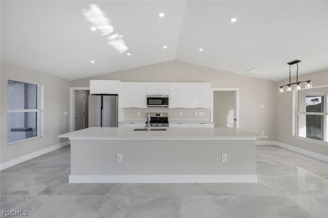 2823 NE 5th PL, Cape Coral, FL 33909