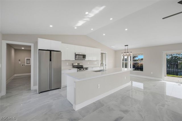 2823 NE 5th PL, Cape Coral, FL 33909