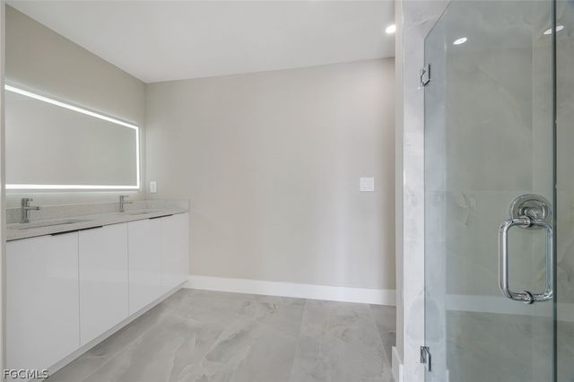 2823 NE 5th PL, Cape Coral, FL 33909