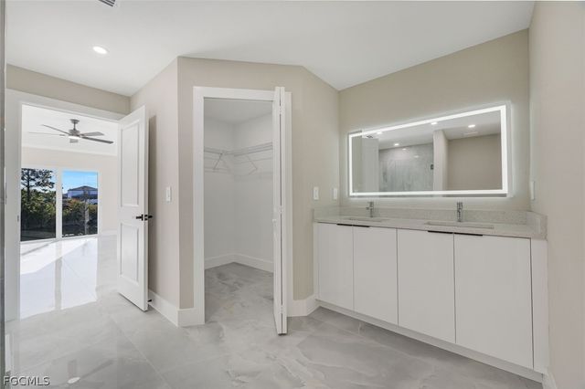 2823 NE 5th PL, Cape Coral, FL 33909