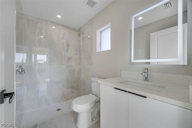 2823 NE 5th PL, Cape Coral, FL 33909