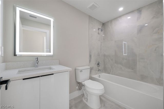 2823 NE 5th PL, Cape Coral, FL 33909