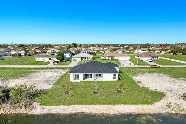 2823 NE 5th PL, Cape Coral, FL 33909