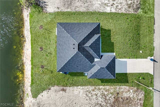 2823 NE 5th PL, Cape Coral, FL 33909