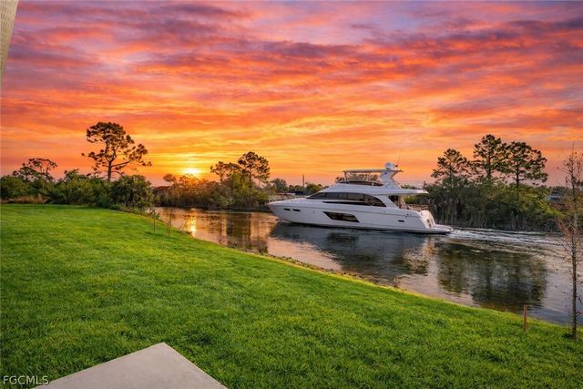 2823 NE 5th PL, Cape Coral, FL 33909