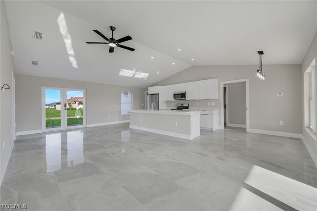 2823 NE 5th PL, Cape Coral, FL 33909