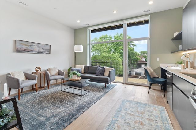 4513 N CLARK Street 410, Chicago, IL 60640