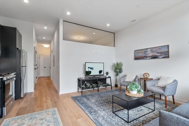 4513 N CLARK Street 410, Chicago, IL 60640