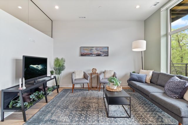 4513 N CLARK Street 410, Chicago, IL 60640