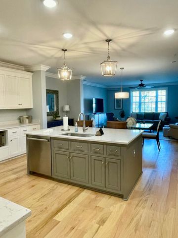 28 Broad Street 304, Charleston, SC 29401