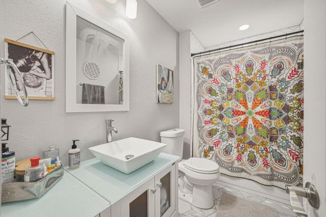 5332 Balcones DR B, Austin, TX 78731