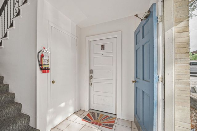 5332 Balcones DR B, Austin, TX 78731