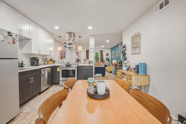 5332 Balcones DR B, Austin, TX 78731