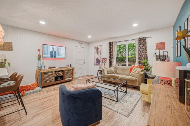 5332 Balcones DR B, Austin, TX 78731