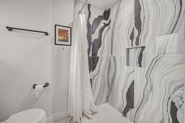 5332 Balcones DR B, Austin, TX 78731