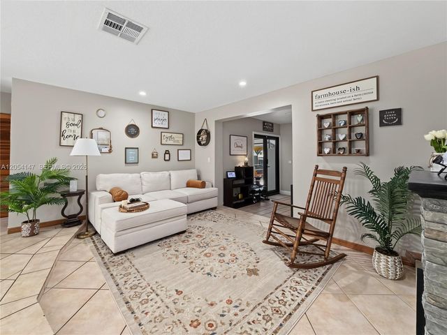 225 NW 21st St, Homestead, FL 33030