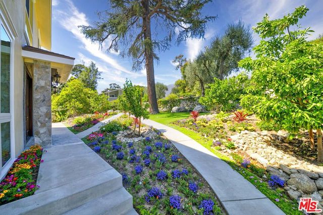 4897 Rosemont Avenue, La Crescenta, CA 91214