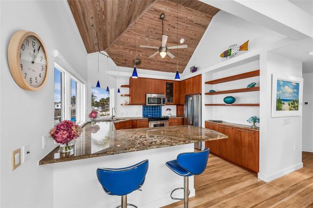 3007 AVENUE F, Holmes Beach, FL 34217