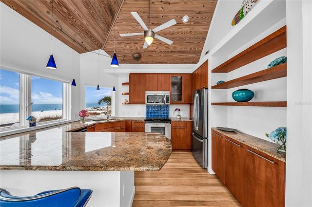 3007 AVENUE F, Holmes Beach, FL 34217