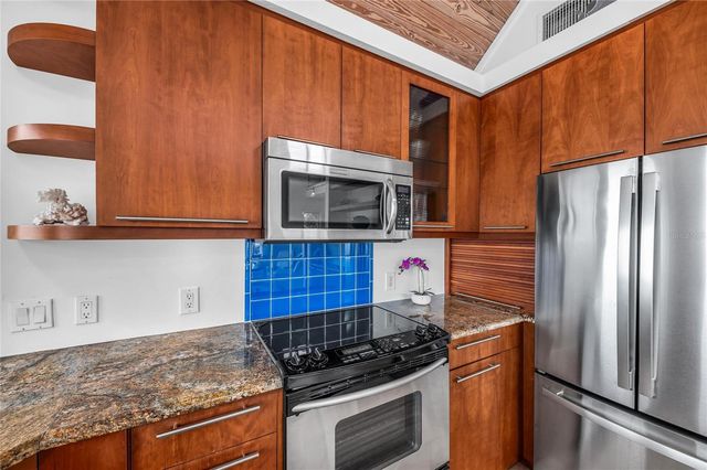 3007 AVENUE F, Holmes Beach, FL 34217