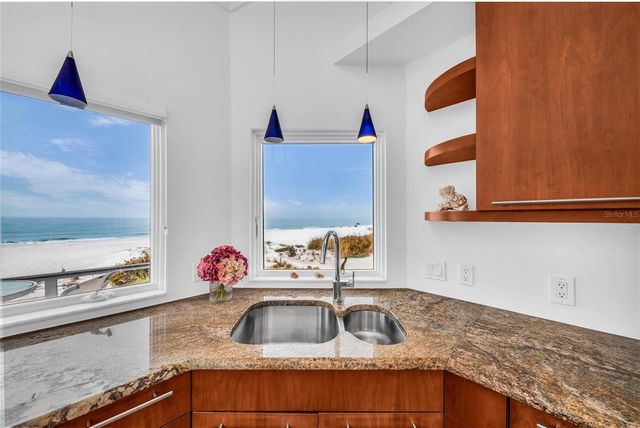 3007 AVENUE F, Holmes Beach, FL 34217