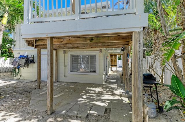 3007 AVENUE F, Holmes Beach, FL 34217