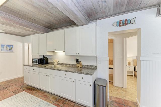 3007 AVENUE F, Holmes Beach, FL 34217