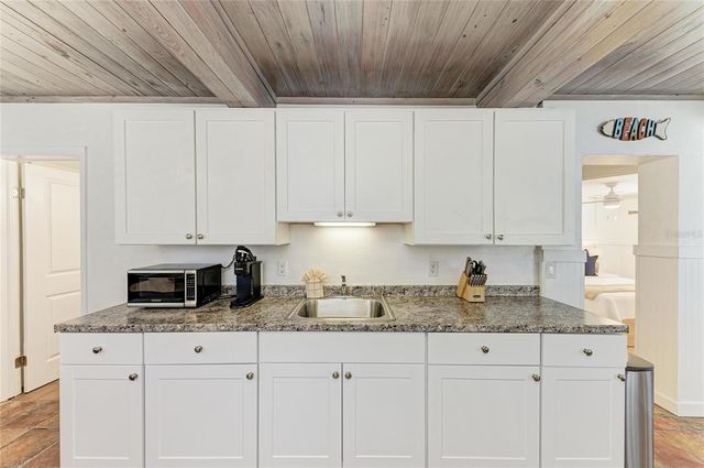 3007 AVENUE F, Holmes Beach, FL 34217