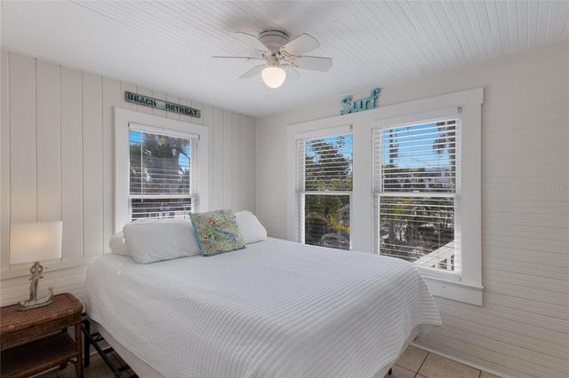 3007 AVENUE F, Holmes Beach, FL 34217