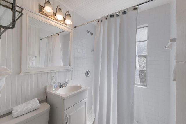 3007 AVENUE F, Holmes Beach, FL 34217