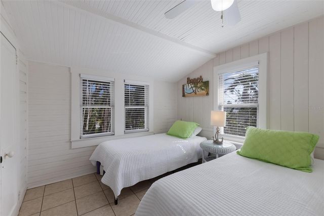 3007 AVENUE F, Holmes Beach, FL 34217