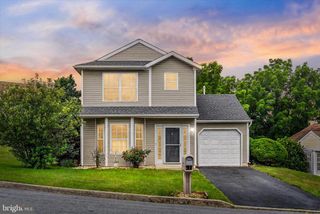 6262 S HIGHLANDS CIR, Harrisburg, PA 17111