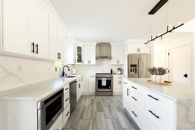 121 Ponquogue Avenue, Hampton Bays, NY 11946