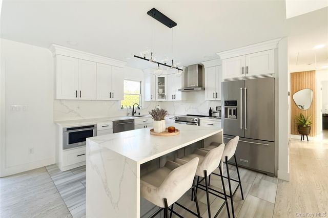 121 Ponquogue Avenue, Hampton Bays, NY 11946