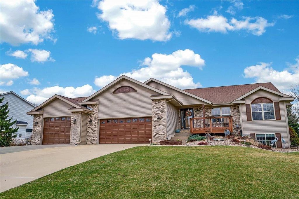 3215 Conservancy Estates Lane, Sun Prairie, WI 53590