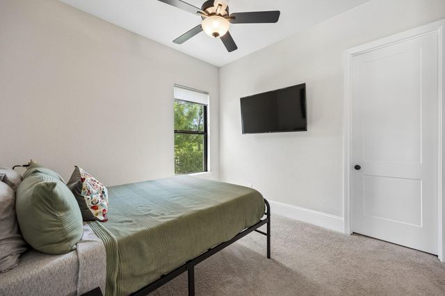 10102 S Goshawk Trail, Conroe, TX 77385