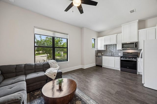 10102 S Goshawk Trail, Conroe, TX 77385