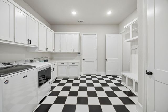 10102 S Goshawk Trail, Conroe, TX 77385