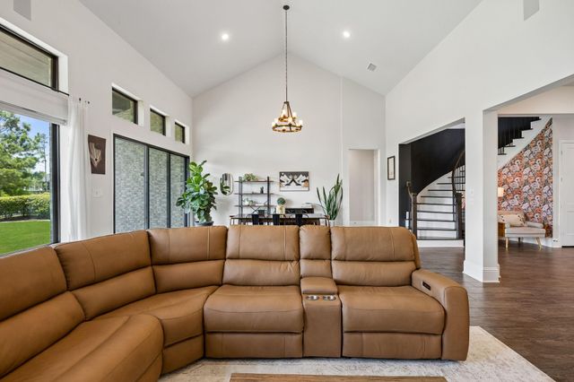 10102 S Goshawk Trail, Conroe, TX 77385