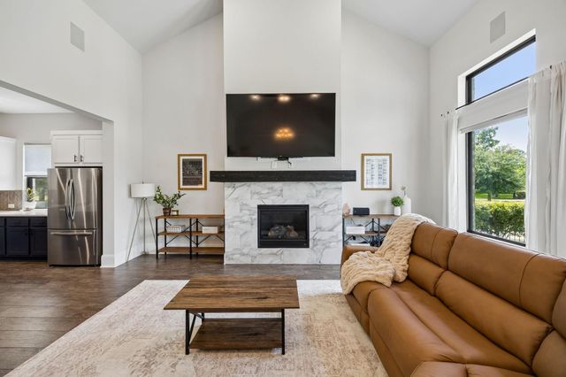 10102 S Goshawk Trail, Conroe, TX 77385