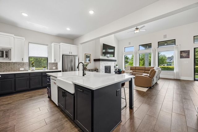 10102 S Goshawk Trail, Conroe, TX 77385