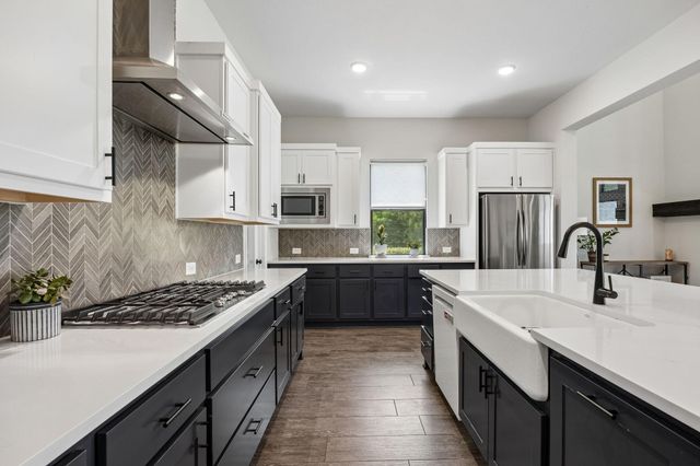 10102 S Goshawk Trail, Conroe, TX 77385