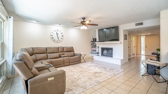 2410 S Graham Drive, Arlington, TX 76013