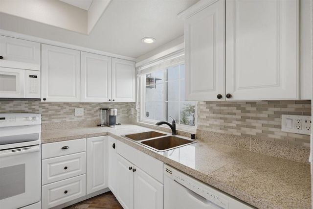 2993 Lexington Circle, Carlsbad, CA 92010