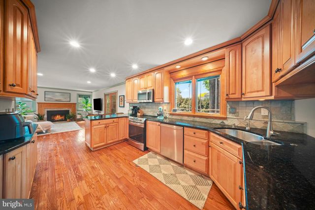 24 POND VIEW DR, Richboro, PA 18954