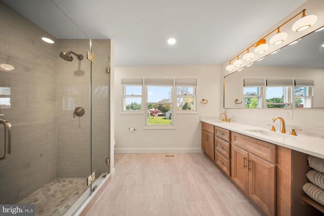 24 POND VIEW DR, Richboro, PA 18954