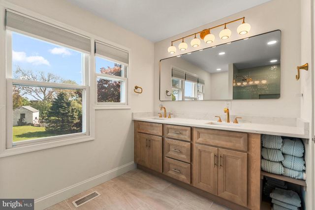 24 POND VIEW DR, Richboro, PA 18954