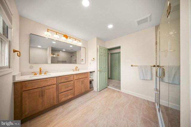 24 POND VIEW DR, Richboro, PA 18954