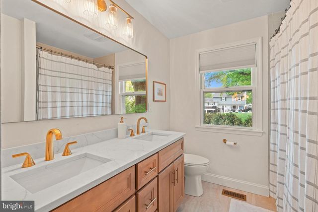 24 POND VIEW DR, Richboro, PA 18954