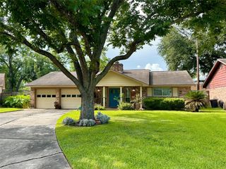 1014 Shadow Circle, League City, TX 77573